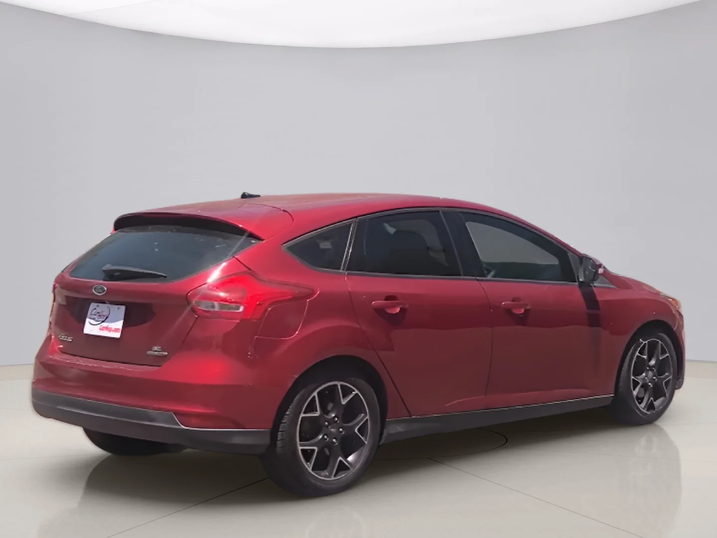 Used 2015 Red Ford SE HATCHBA image 5