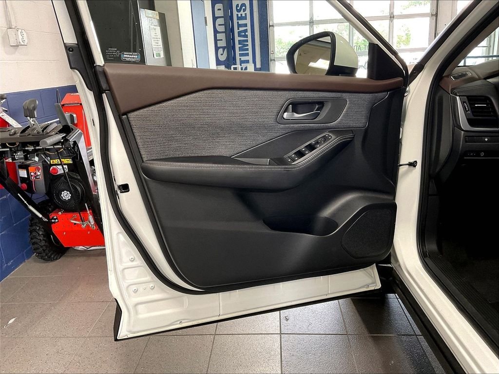 Used 2023 Pearl White Tricoat Nissan SV image 9