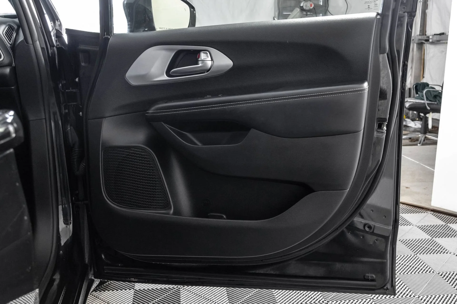 Used 2022 Black Chrysler Touring L image 47