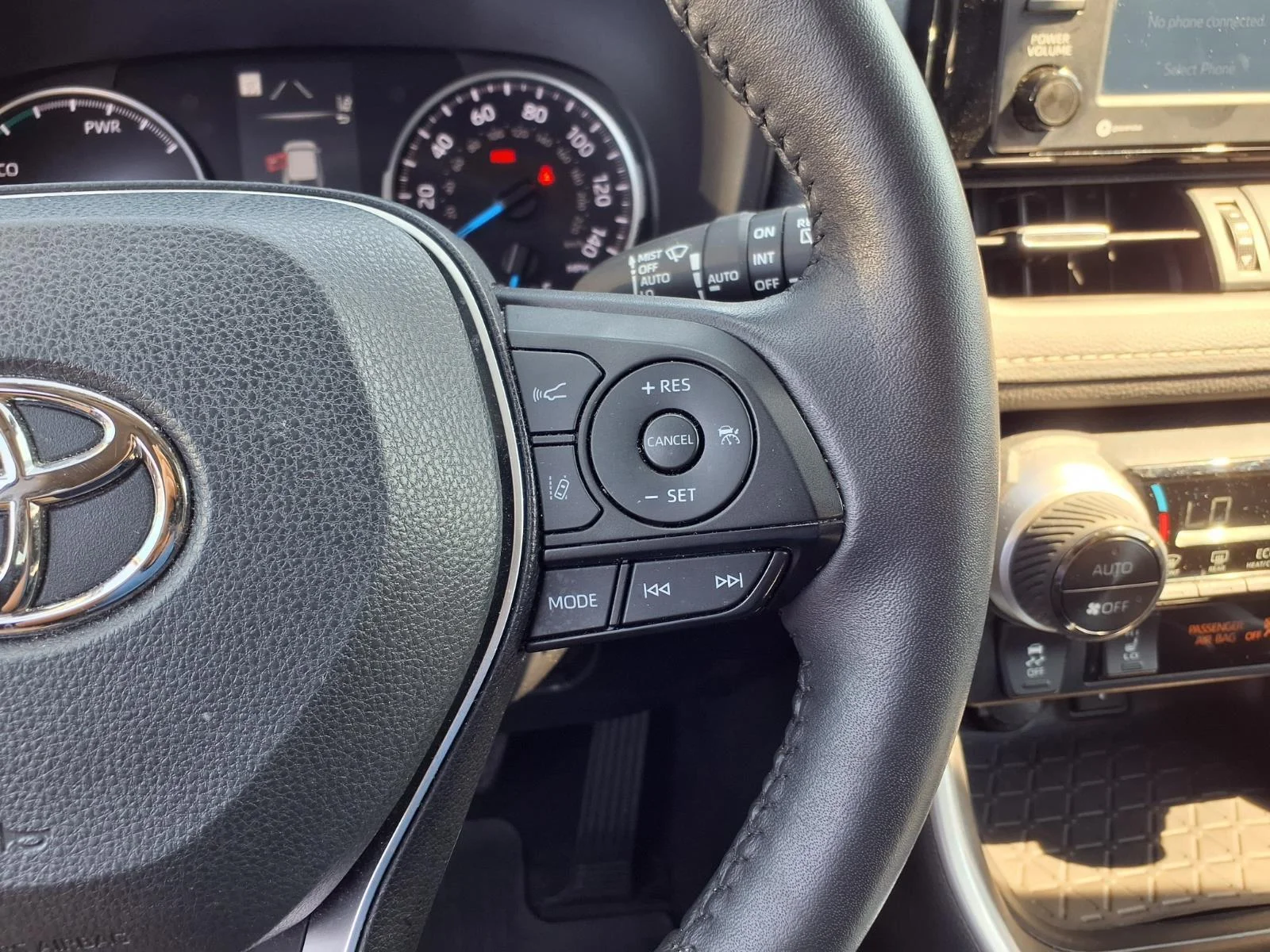 Used 2022 Lunar Rock Toyota XLE Premium image 11
