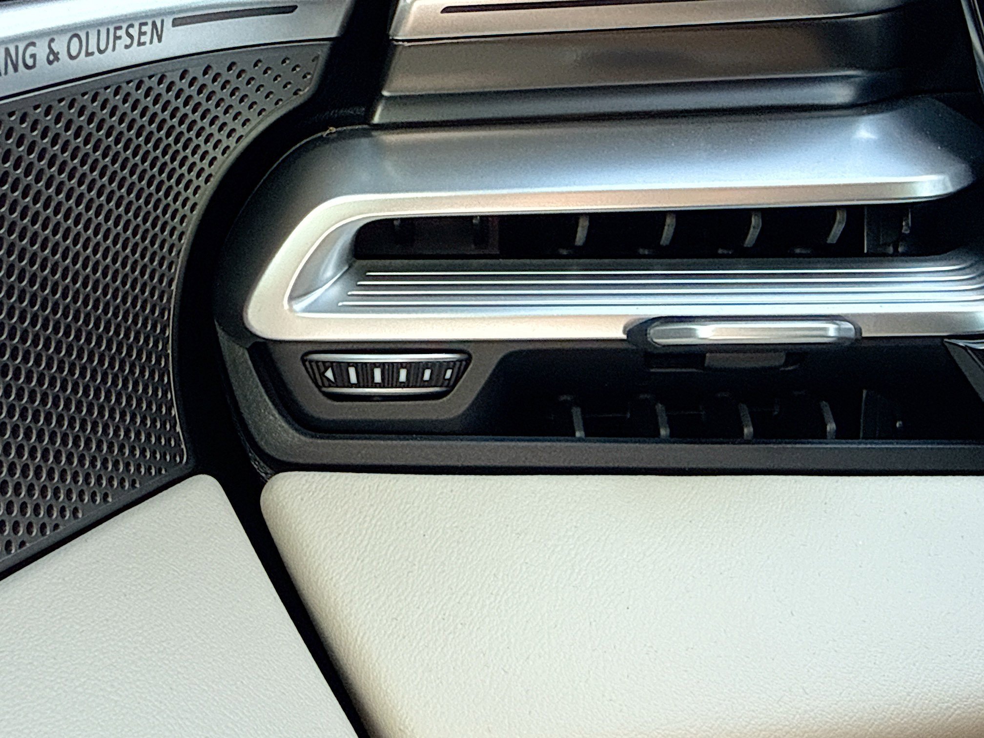 New 2026 Glacier White Metallic Audi Premium image 38