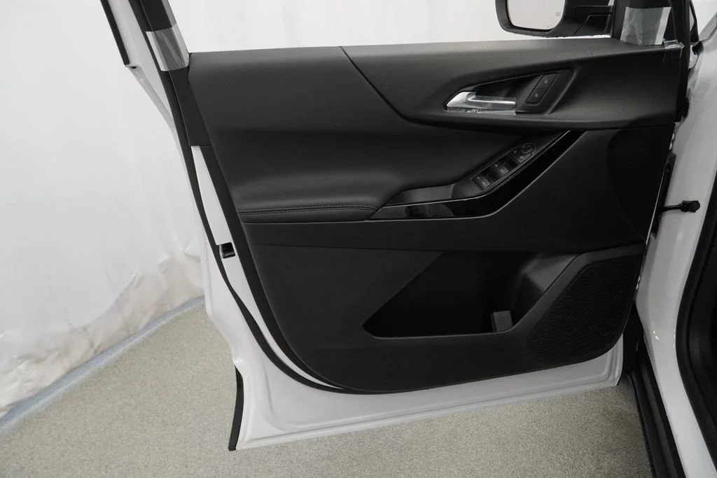 New 2026 Summit White Chevrolet LT image 21