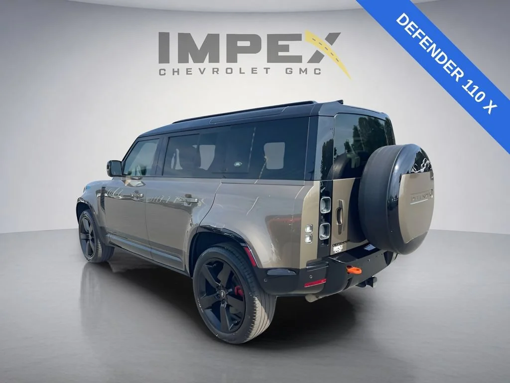 Used 2024  Land Rover X image 3