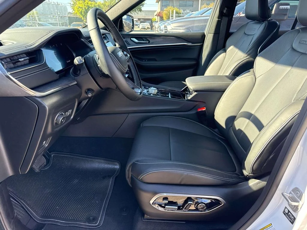 New 2025 White Jeep Overland image 22