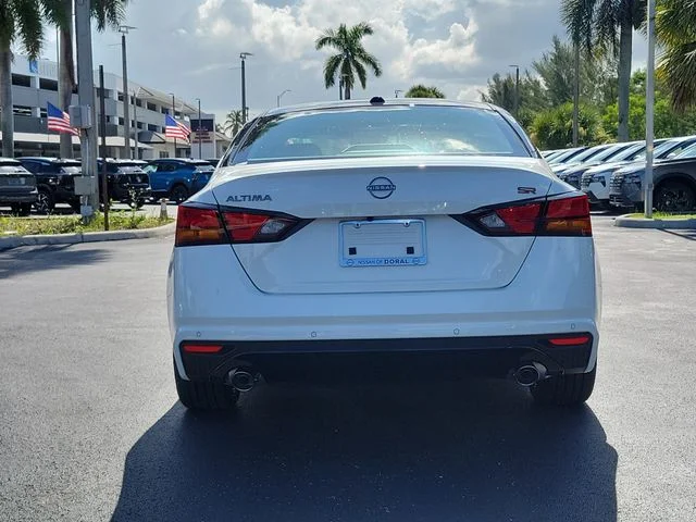 New 2026 Pearl White TriCoat / Super Black Two-tone Nissan SR image 5