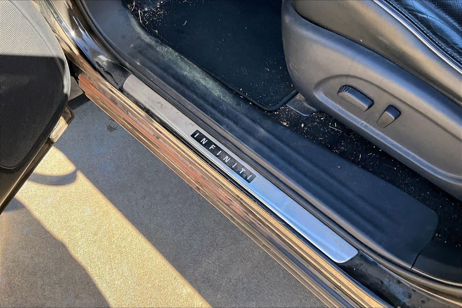 Used 2013 Black Obsidian INFINITI  image 33