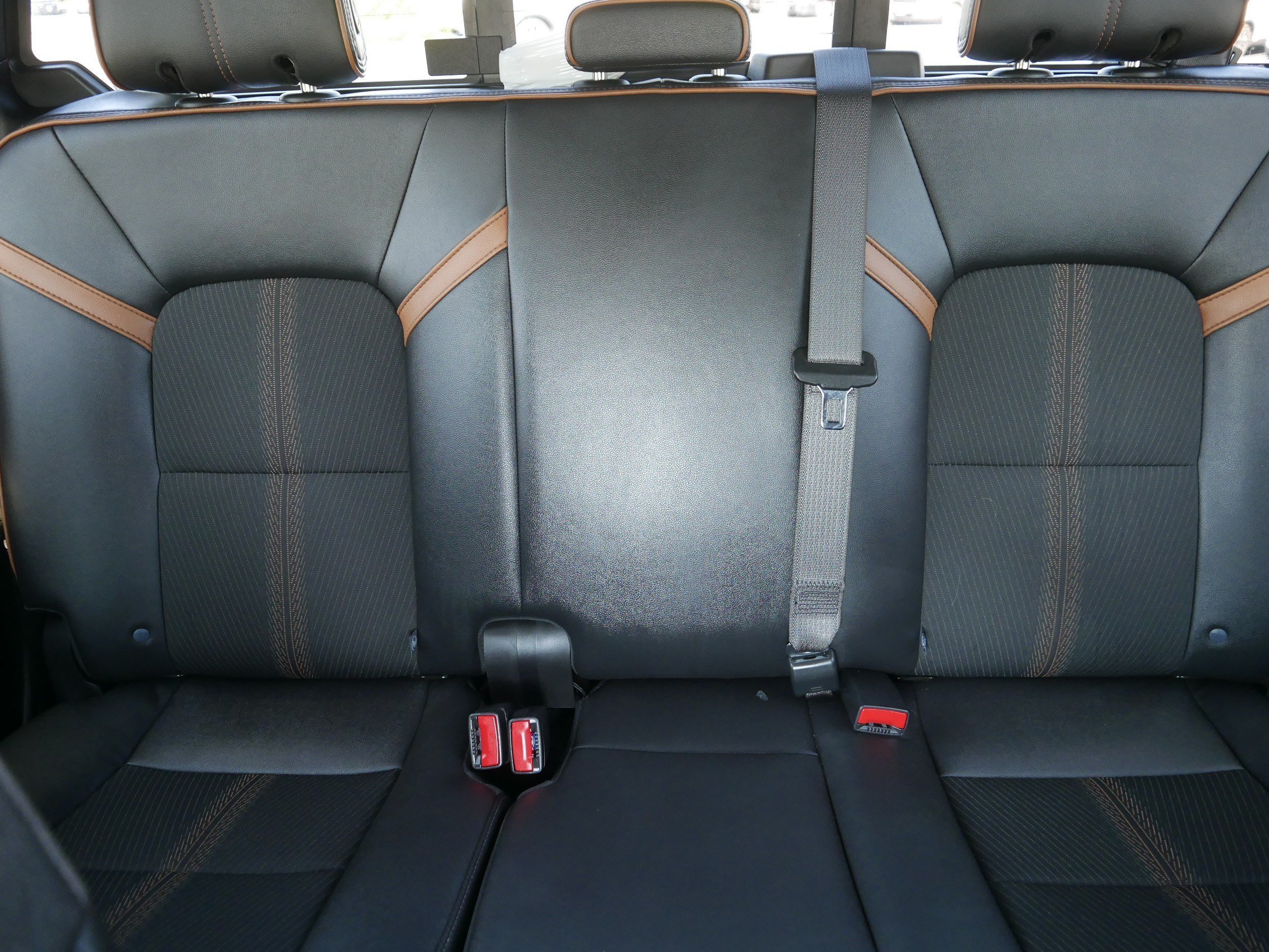 Used 2023 Summit White GMC 4WD AT4 image 13