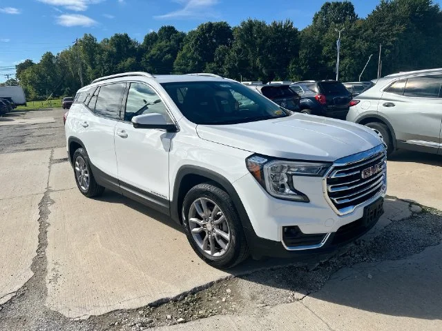 Used 2024 White GMC SLT image 11