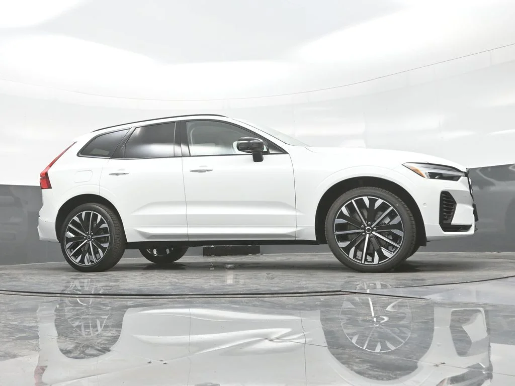 New 2026 Crystal White Volvo T8 Ultra image 26