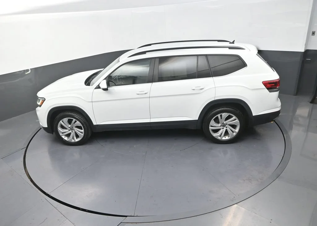 Used 2021 White Volkswagen 3.6L V6 SE w/Technology image 18