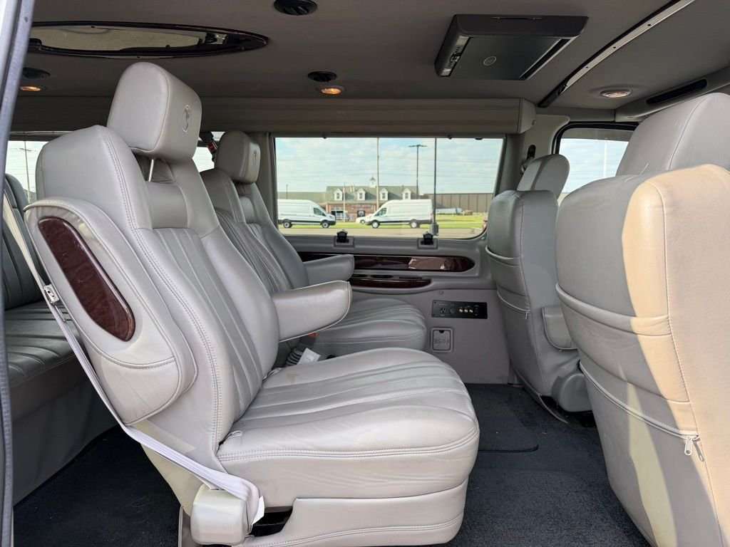 Used 2014  Ford RV image 16