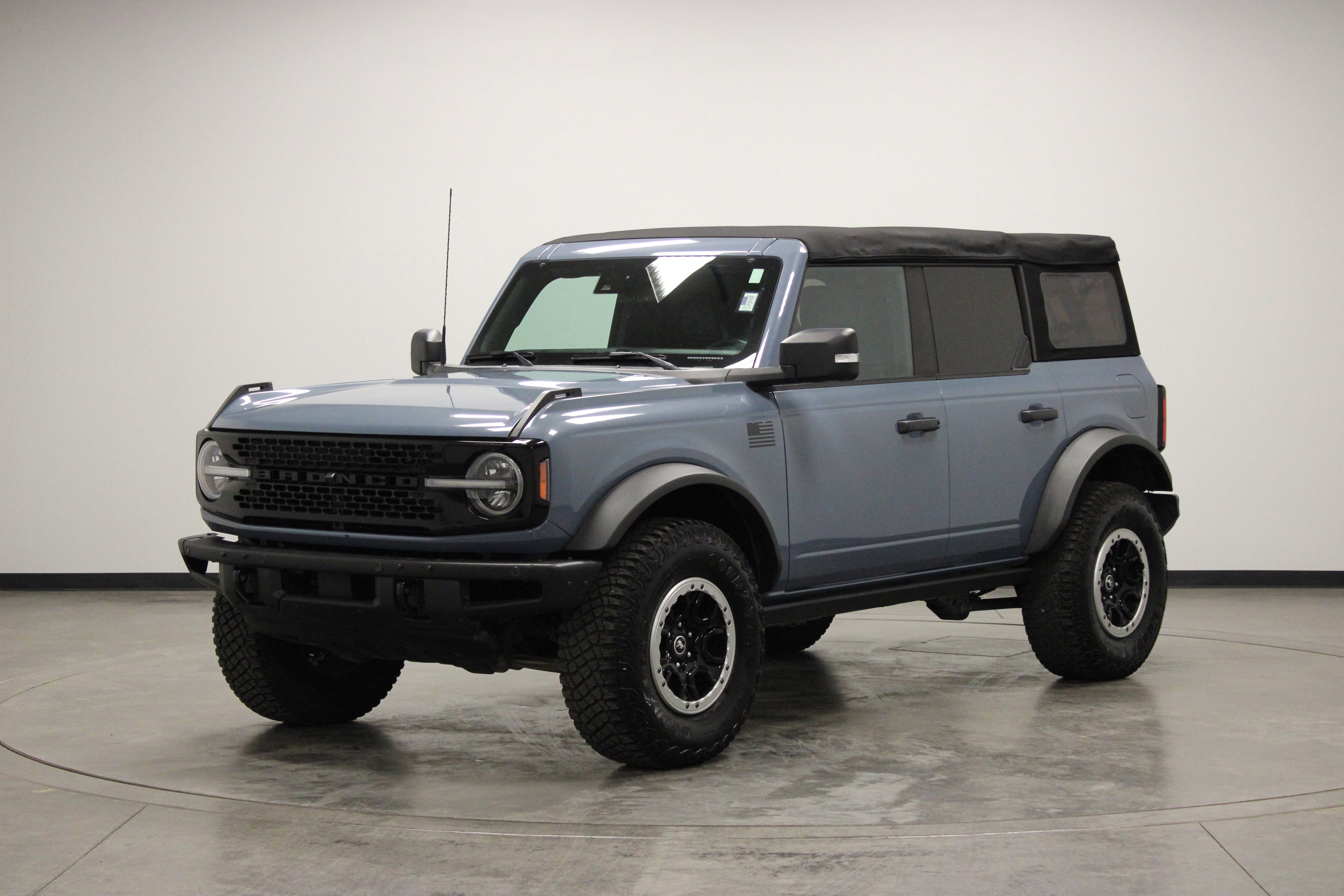 Used 2023 Azure Gray Metallic Tri-Coat Ford Badlands image 4