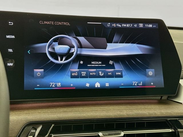New 2026 White Metallic BMW xDrive28i image 16