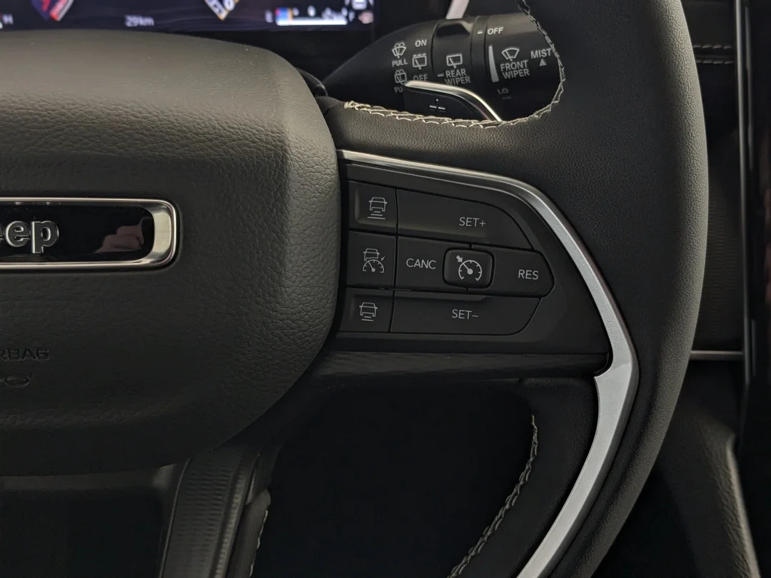 New 2026 Black Jeep Laredo - - 4x4 - Classic Theme - Heated Seats - Heated Steering - Remote Start & More! image 17