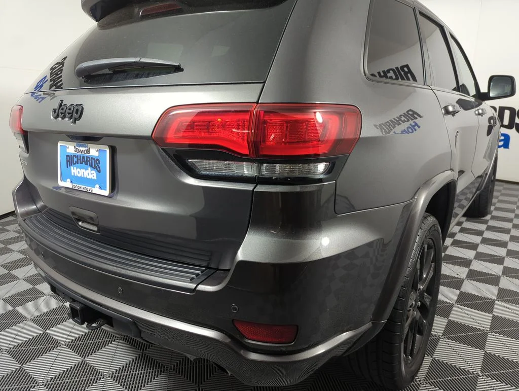 Used 2021 Crystal Metallic Jeep Laredo X image 5