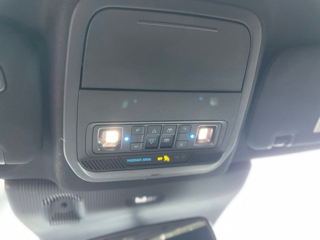 Used 2025 White Metallic Ford Platinum image 17