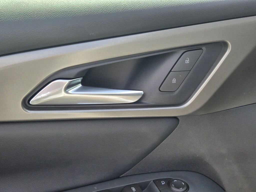 New 2026 Summit White Chevrolet LT image 21