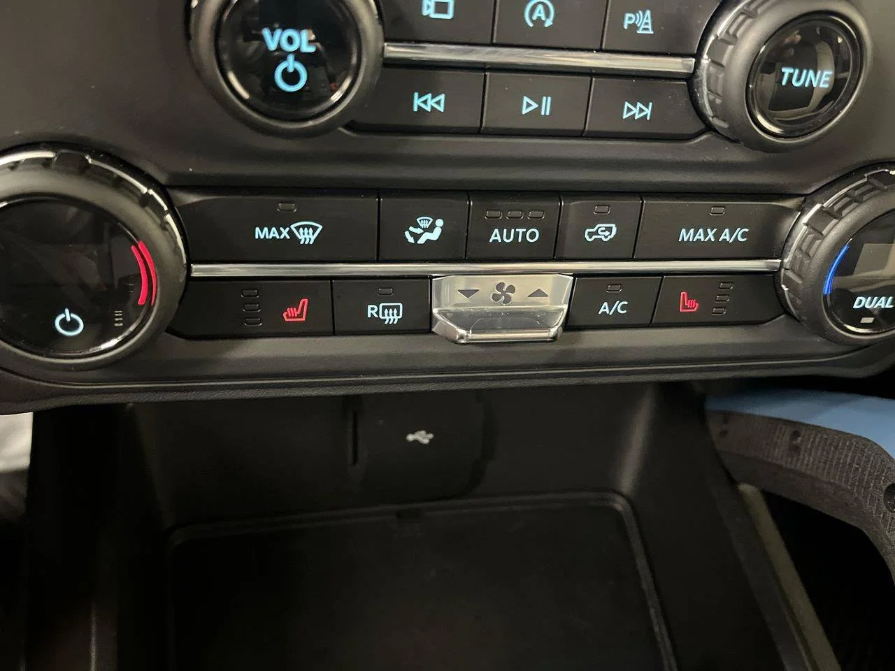 Used 2023 Black Ford Wildtrak image 21