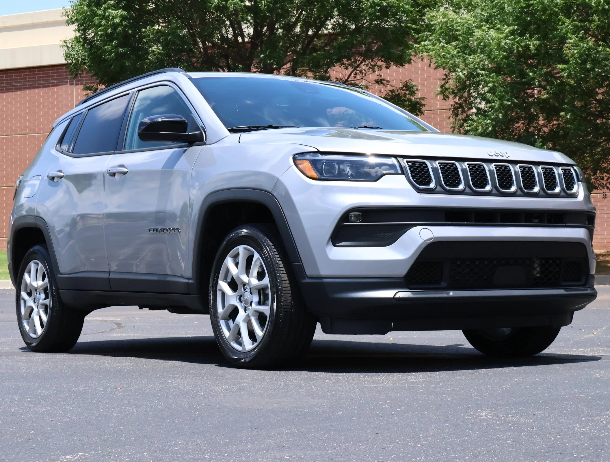 Used 2023 Billet Silver M Jeep Latitude Lux image 1