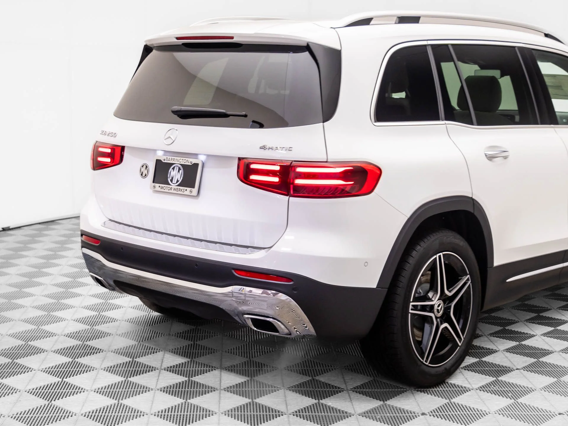New 2026 White Mercedes-Benz GLB 250 image 36