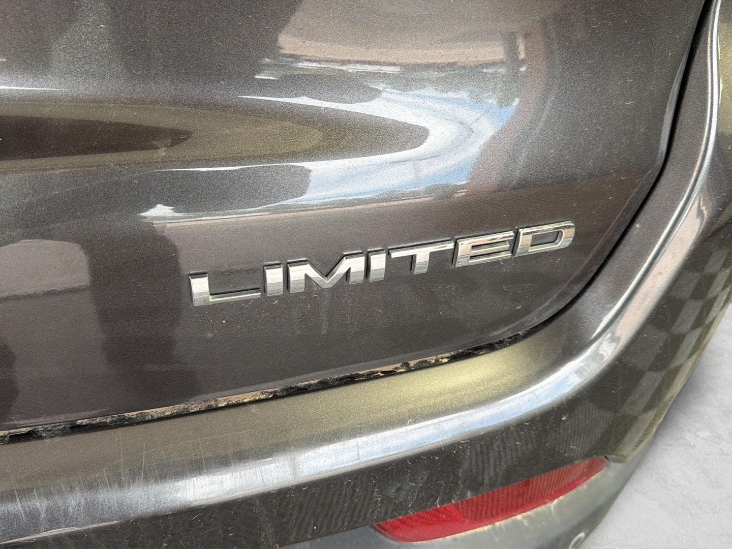 Used 2019 Granite Crystal Metallic Clearcoat Jeep Limited image 9