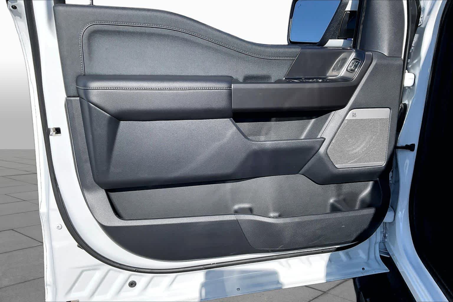 New 2026 Oxford White Ford LARIAT image 10
