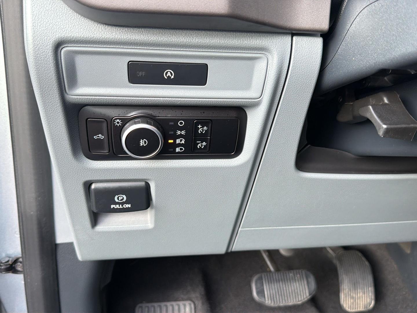 Used 2025 Iconic Silver Ford XLT image 19