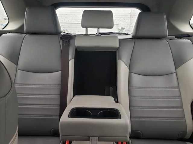 Used 2019 Gray Toyota XLE Premium image 14