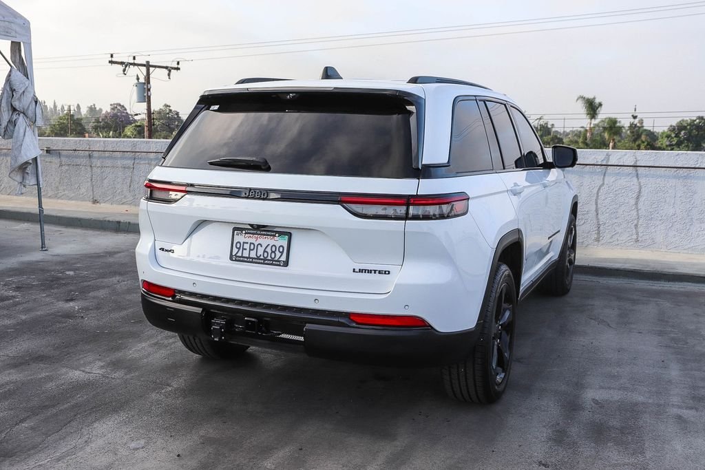 Used 2023 Bright White Clearcoat Jeep Limited image 9
