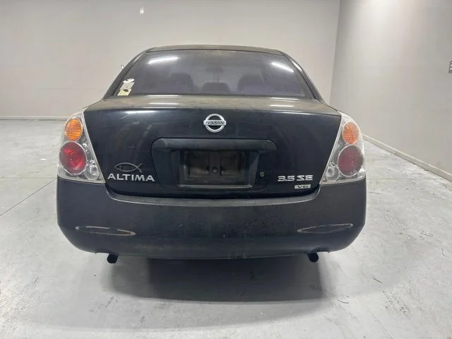 Used 2003 Black Nissan 3.5 SE image 7
