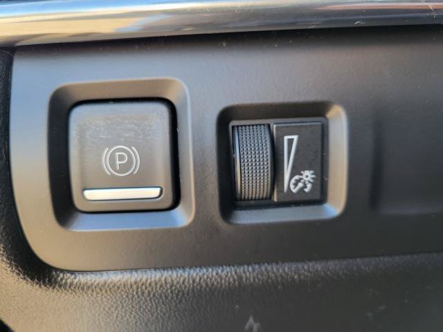 Used 2019 Silver Cadillac Premium Luxury image 21