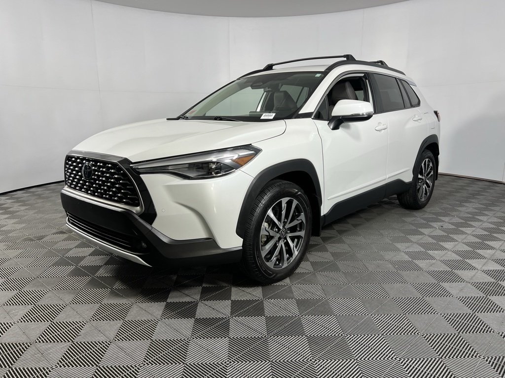 2024 Toyota Corolla Cross XLE photo 2