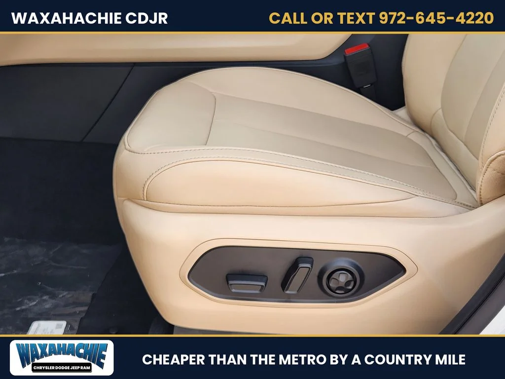 New 2026 Bright White Clear-Coat Exterior Paint Jeep Limited image 19