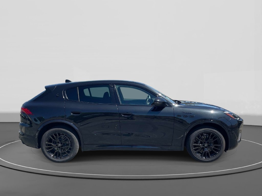 Used 2025  Maserati Modena image 3