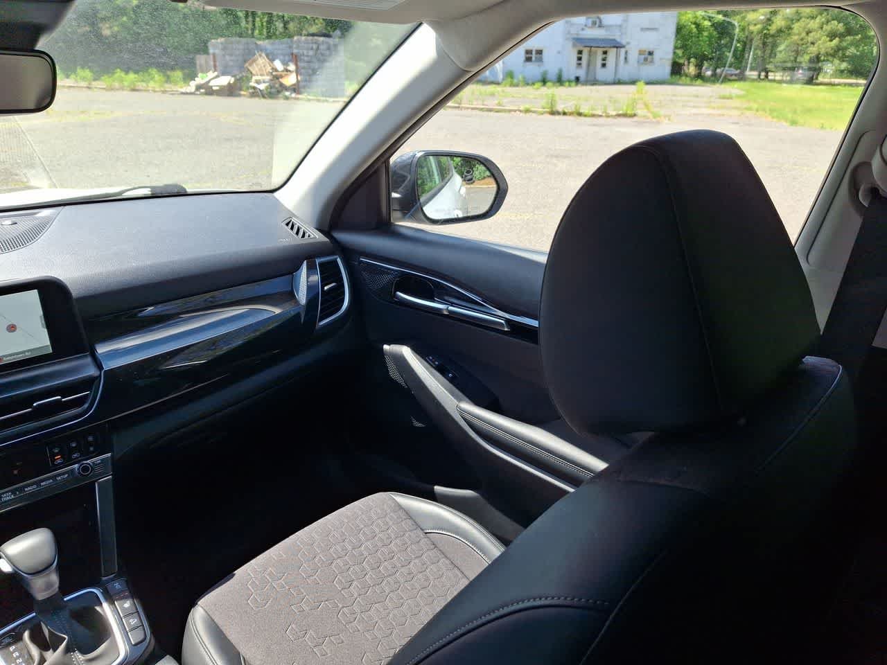 Certified Used 2025 Clear White / Black Roof Kia S image 11