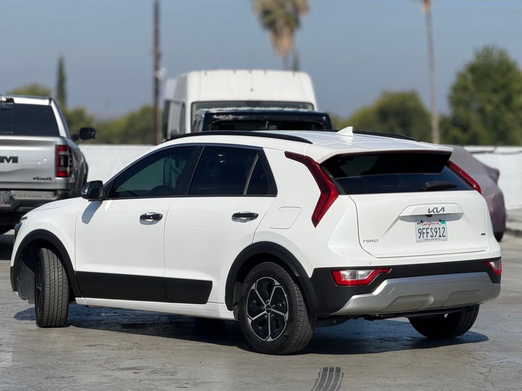 Used 2023 Snow White Pearl Kia EX image 2
