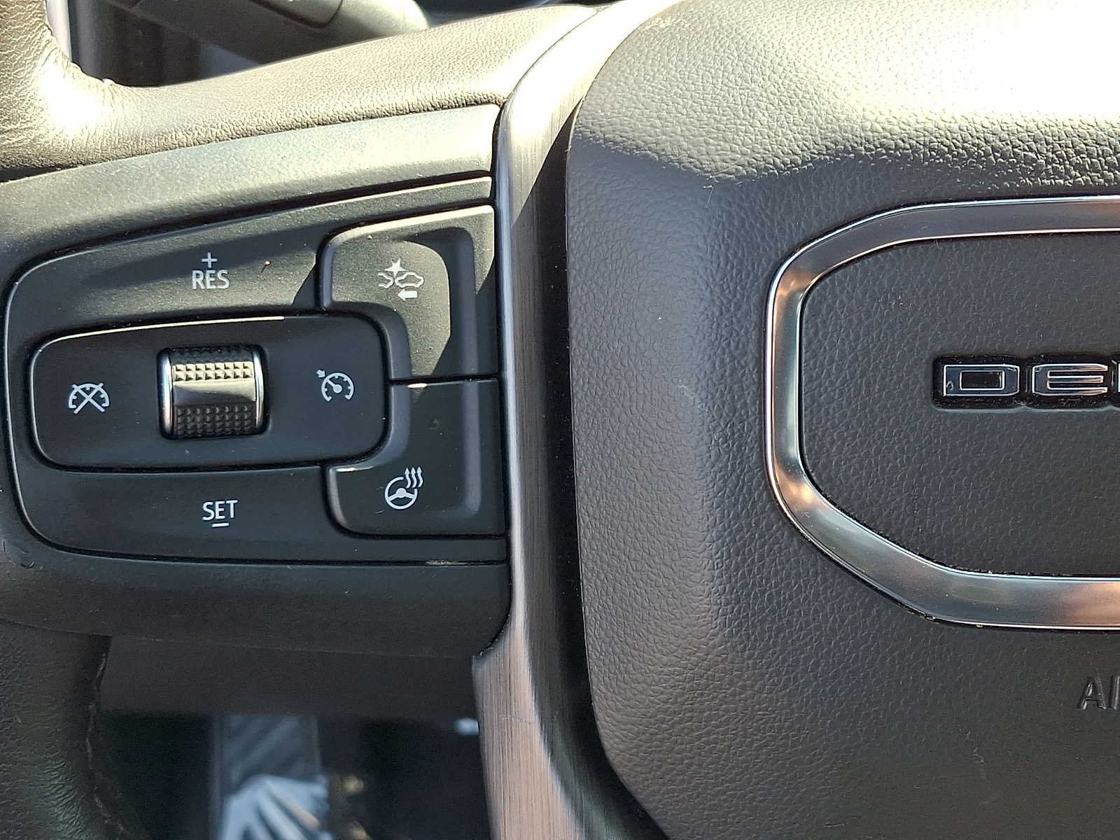 Used 2020 White Frost Tricoat GMC Denali image 25