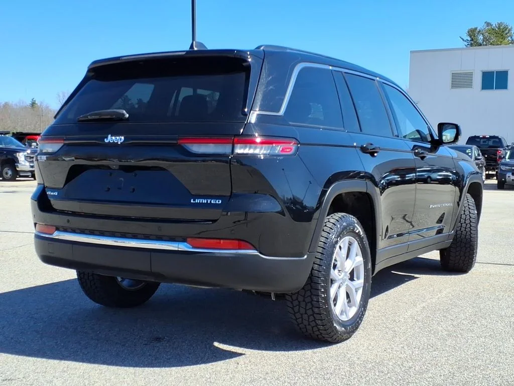 Used 2022 Black Jeep Limited image 3