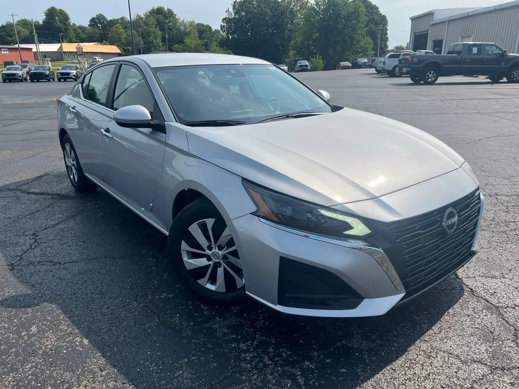 Used 2023 Brilliant Silver Metallic Nissan 2.5 S image 1