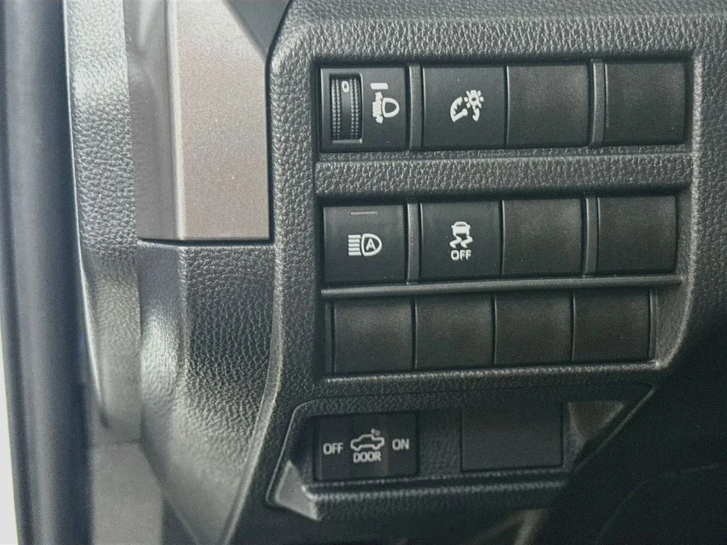 Used 2025 Ice Cap Toyota SR5 image 11