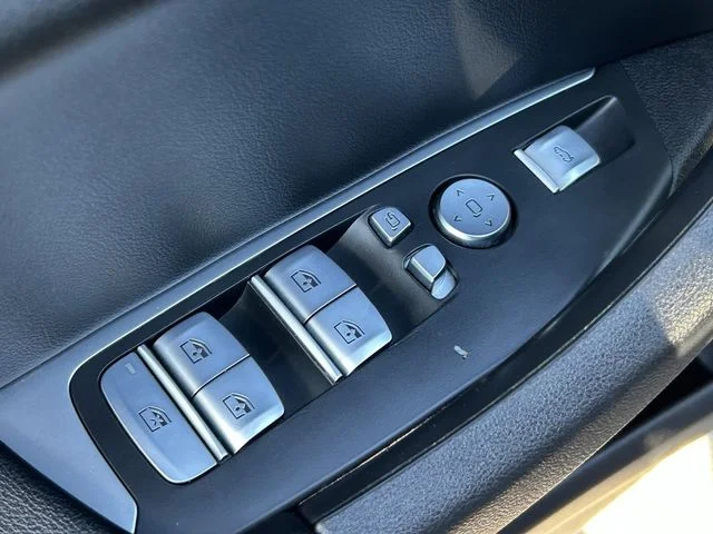 Used 2022 Jet Black BMW sDrive30i image 24