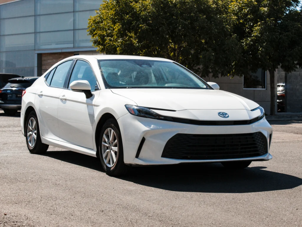 Used 2025 Wind Chill Pearl Toyota XSE image 3