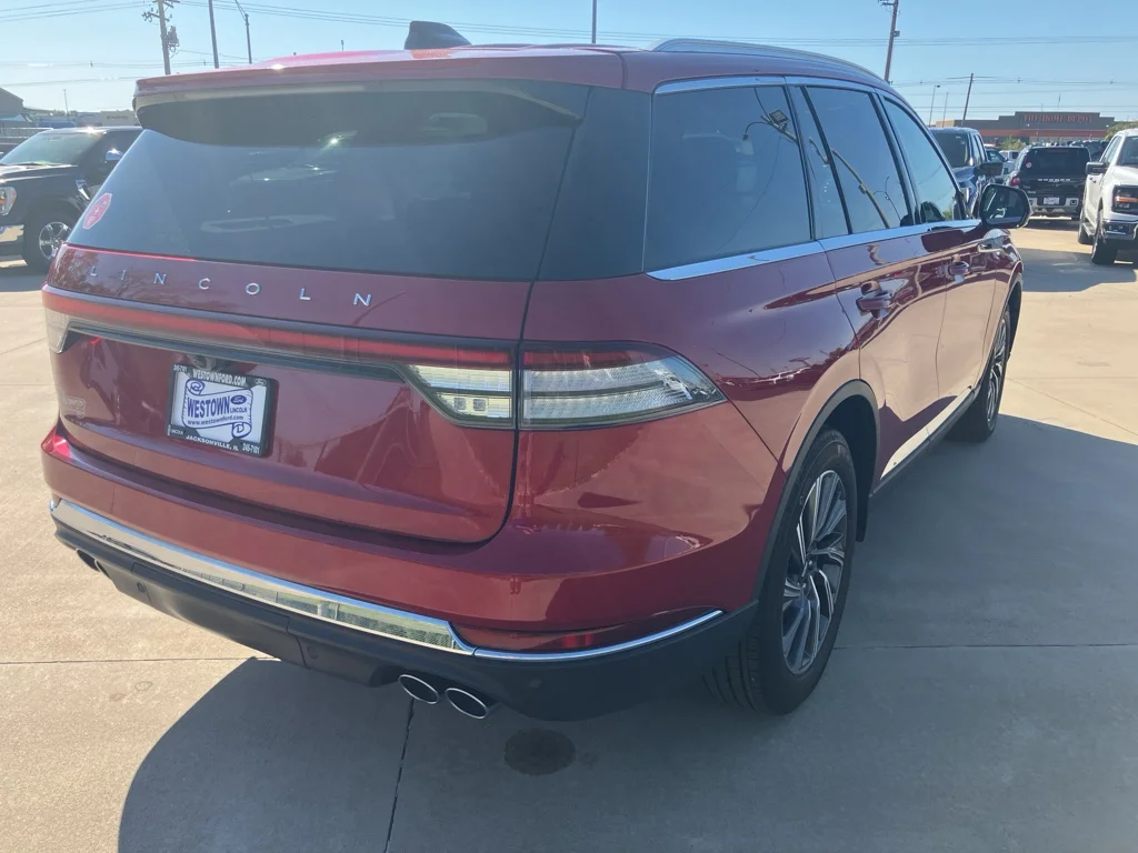 Used 2026 Red Carpet Metallic Tinted Clearcoat Lincoln Premiere image 4