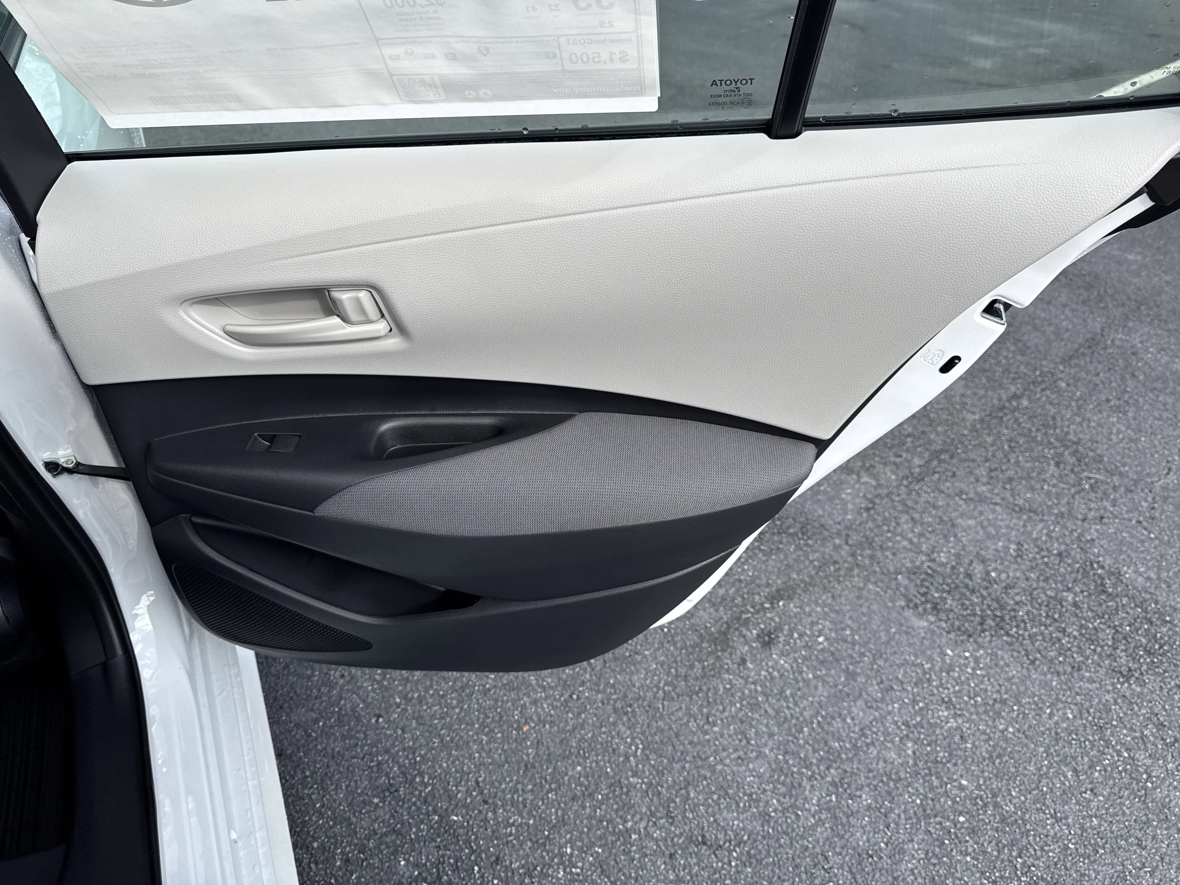 Used 2025  Toyota  image 30