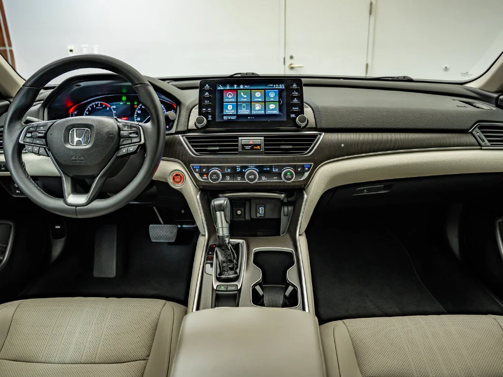 Used 2018 Gold Honda Touring image 29