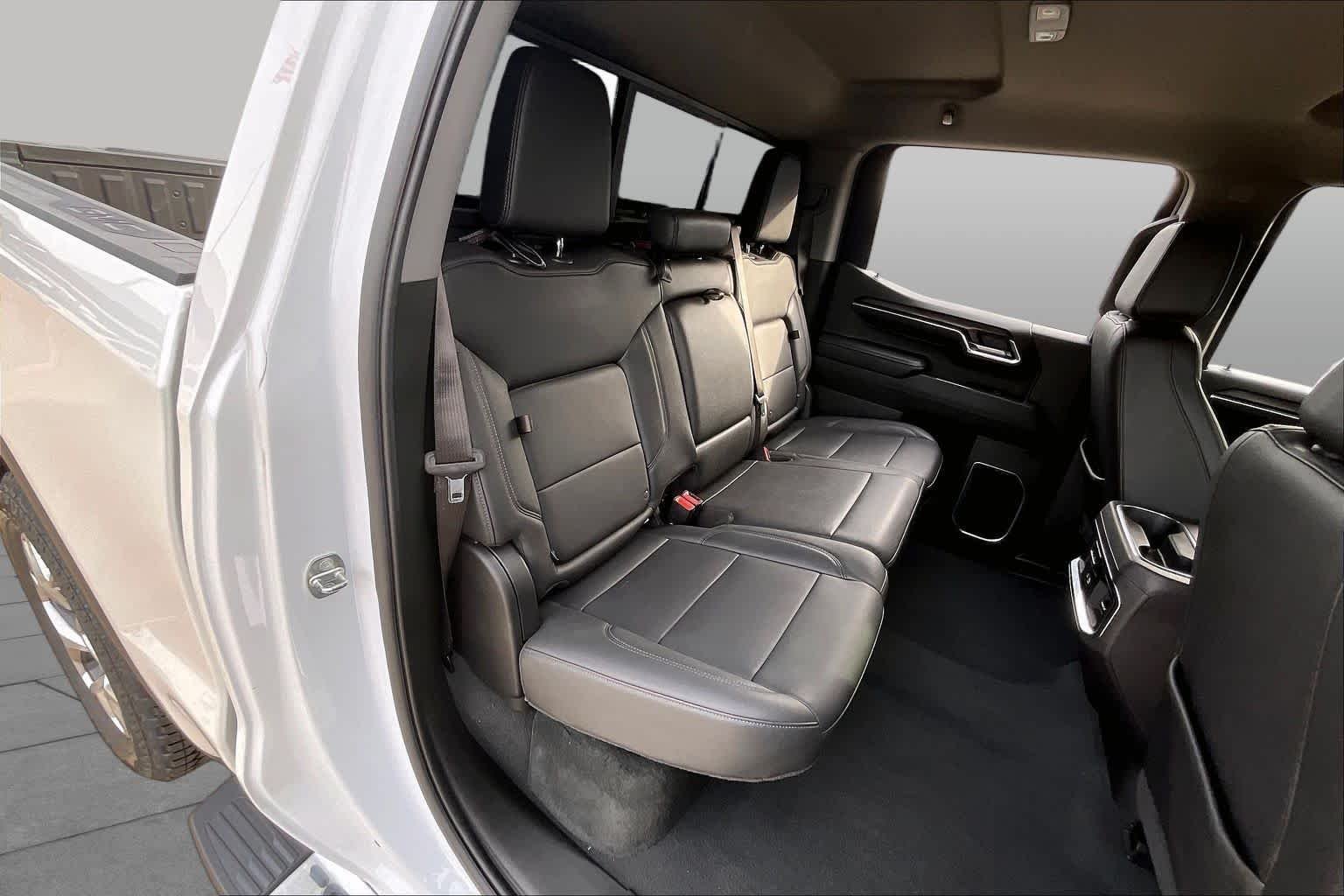 Used 2024 White Frost Tricoat GMC SLT image 17