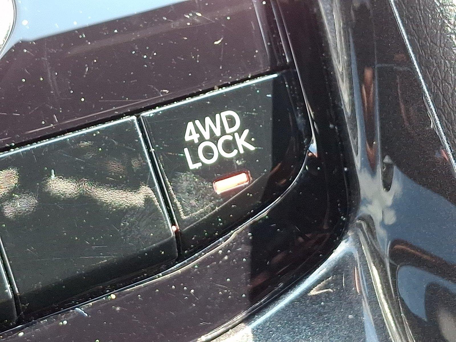 Used 2023 Billet Silver Metallic Clearcoat Jeep Latitude Lux image 26