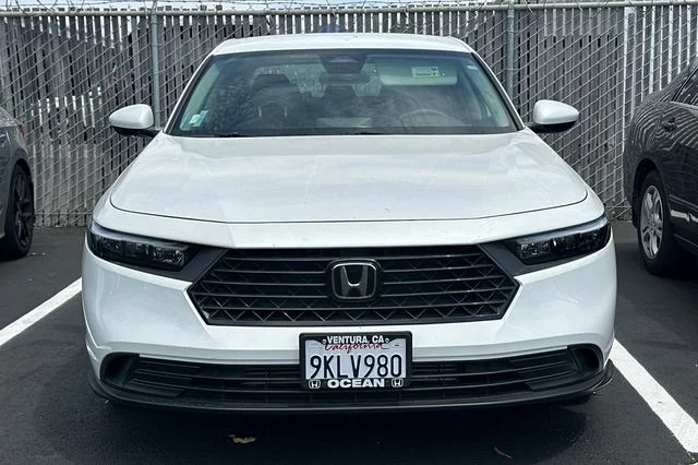 Used 2024 Platinum White Pearl Honda LX image 3