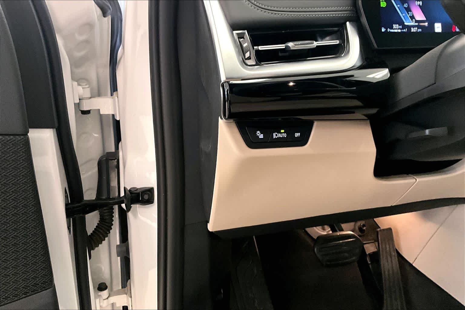 Certified Used 2025 Alpine White BMW xDrive28i image 30