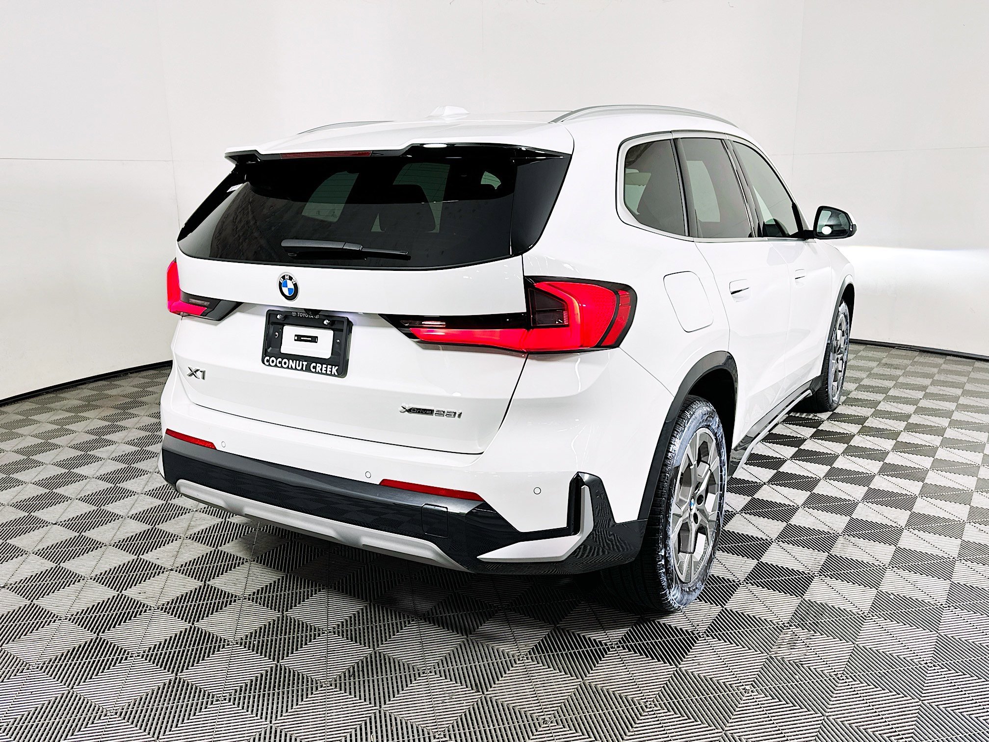 2026 BMW X1 thumbnail 5